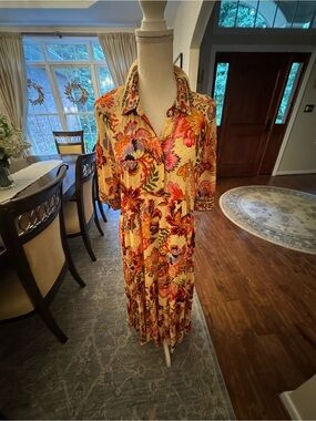 A Loves A Floral Balloon Sleeve Dress. Gorgeous pattern. Very flattering❤️ Sz M